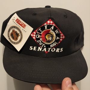 Vintage 90's Ottawa Senators snapback black deadstock . Krystal Cap.